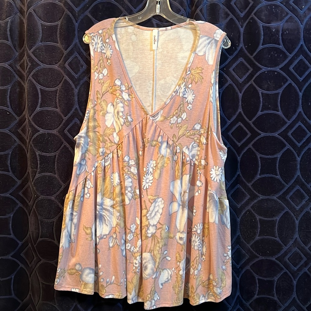 Flowy tank